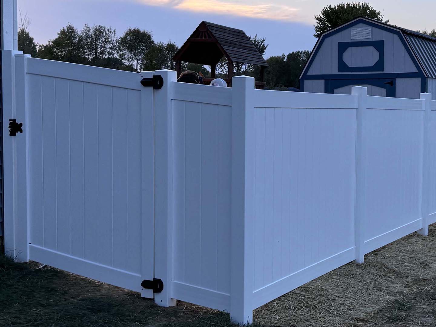 Photo of a vinyl residential fence from a Southern Indiana fence company