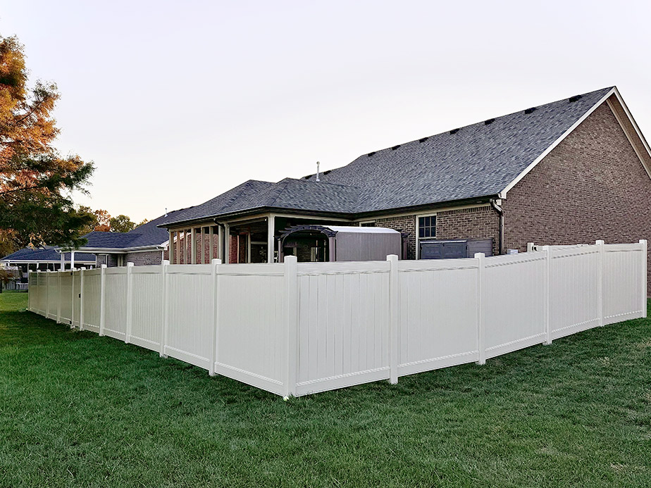Vinyl privacy fencing in Louisville Kentucky