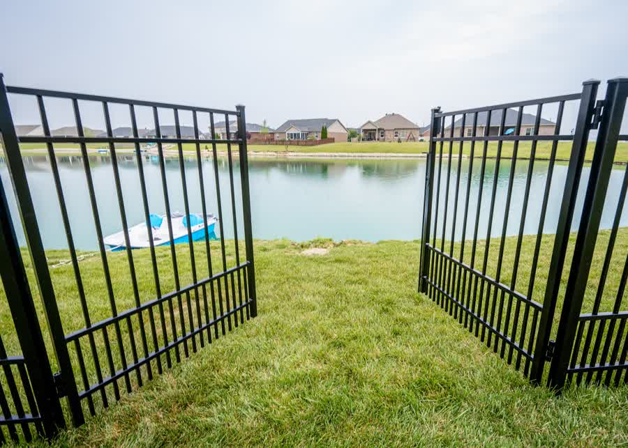 Aluminum Fence Installation Contractor in Louisville Kentucky