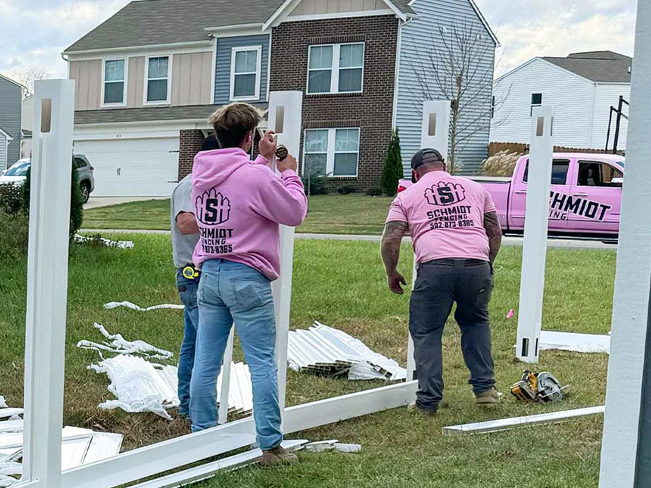 A friendly fence contracting professional