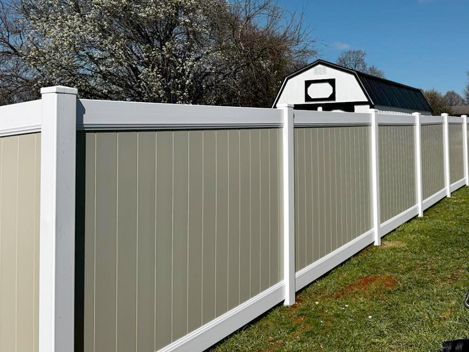 Simpsonville Kentucky vinyl privacy fencing